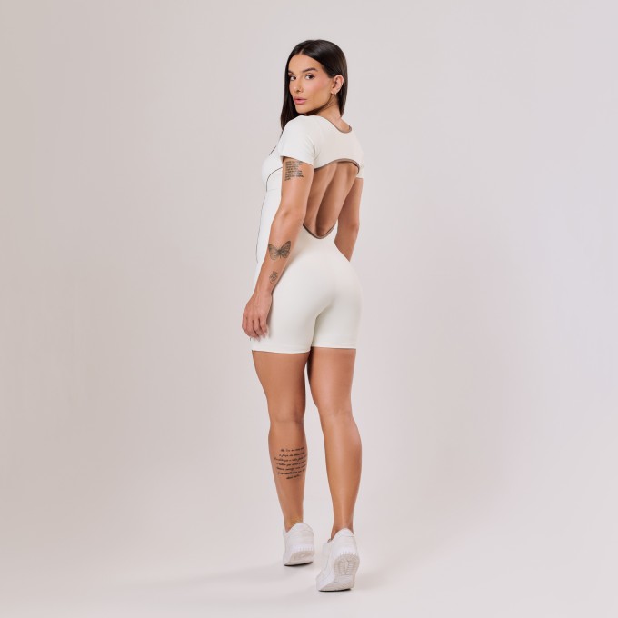 Macaquinho de Manga Off White com Friso Castanho