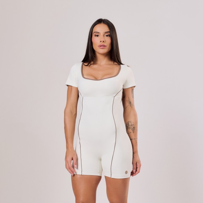 Macaquinho de Manga Off White com Friso Castanho