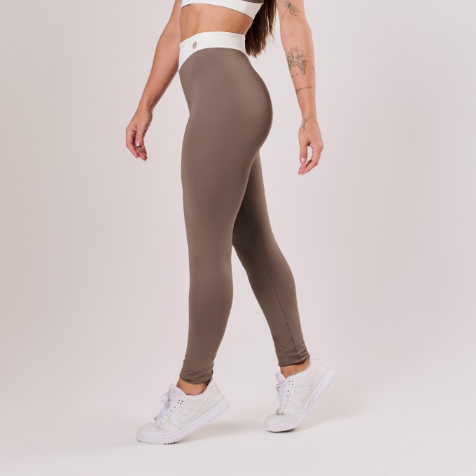 Calça Legging Castanho com Recorte Off White