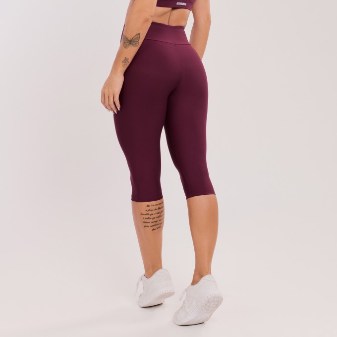 Calça Corsário Básica Vinho Rubi